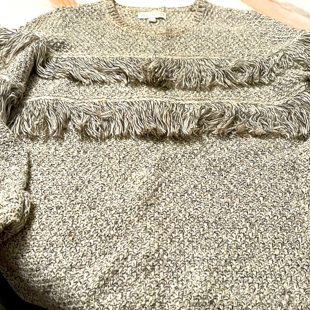Marled stylish fringed sweater